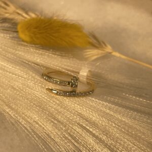 Bague Dorée Clou Sertie de Strass